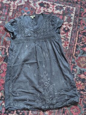 Max Studio charcoal embroidered short-sleeve tunic dress